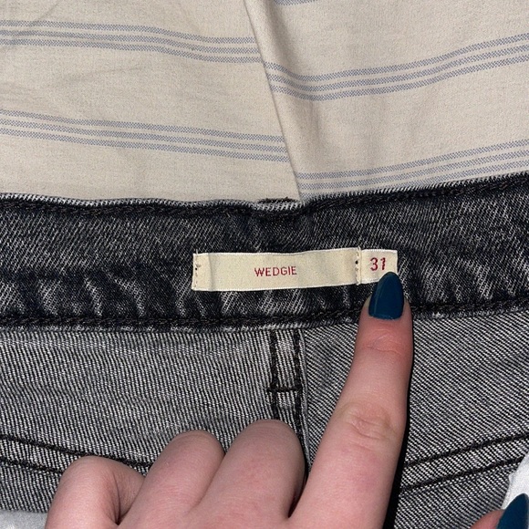 Black Levi’s, button up cutoff denim shorts!! - Picture 7 of 10